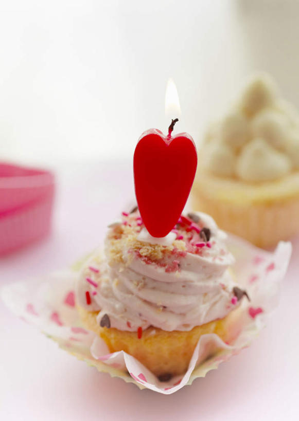 点心,无人,竖图,俯视,室内,特写,白天,爱情,餐桌,厨房,桌子,餐具,蜡烛,一堆,堆叠,堆积,爱心,朦胧,模糊,碟子,火焰,盘,烛光,食品,甜点,甜品,粉红,浪漫,食物,糕点,粉色,红色,盘子,模型,垫子,碟,甜食,奶油,巧克力,点燃,温暖,温馨,心形,恩爱,餐台,模具,堆,和睦,乳制品,激凌,克林姆,淇淋,心型,彩图,高角度拍摄,灶间,融洽,蛋糕