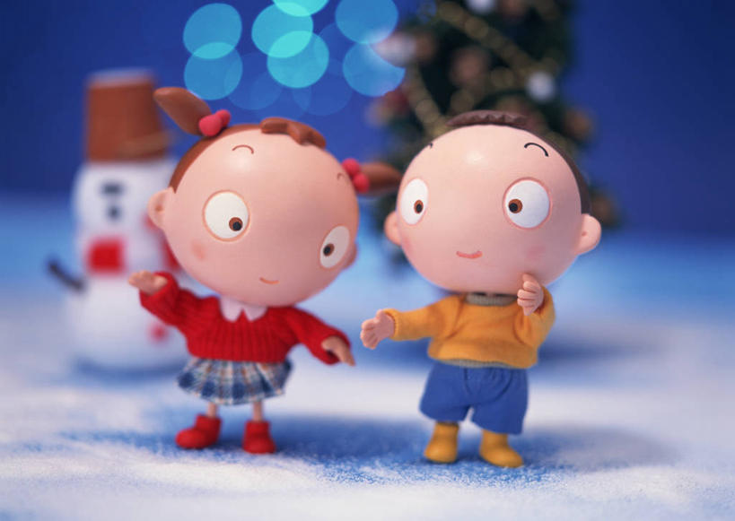 东方人,儿童,无人,两个人,家庭,站,横图,室内,白天,正面,游戏,纯洁,雪,植物,大雪,摆设,圣诞节,亚洲,服装,节日,朦胧,模糊,庆祝,艺术,装饰,人偶,玩偶,积雪,雪景,雪人,冬季,冬天,圣诞树,玩,注视,休闲装,黄种人,文化,娱乐,装饰品,树,树木,小孩,衣服,黄色,红色,绿色,自然,模型,装饰物,工艺品,观察,看,站着,庆典,休闲,温暖,温馨,一家人,休闲服,寒冷,可爱,童年,童趣,服饰,生长,成长,观看,活动,纪念,华丽,修饰,点缀,和睦,察看,高雅,木偶,发泄,关注,消遣,智力,饰物,简洁,童真,烂漫,无邪,宣泄,衬托,美观,雅致,雅观,严寒,木偶人,木人,天真,男孩,男人,男性,女孩,女人,女性,亚洲人,玩耍,嬉戏,站立,彩图,全身,融洽,男生,女生,拟人