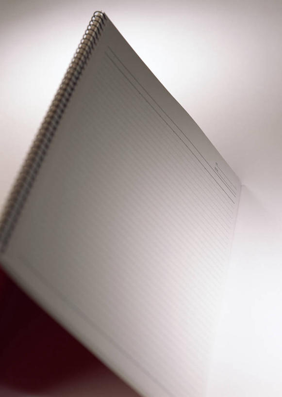 无人,竖图,俯视,室内,特写,白天,静物,阴影,灰色背景,反射,影子,记事本,白色,本子,笔记本,打开,摄影,影棚,开启,空白,彩图,高角度拍摄,影棚拍摄,拍摄