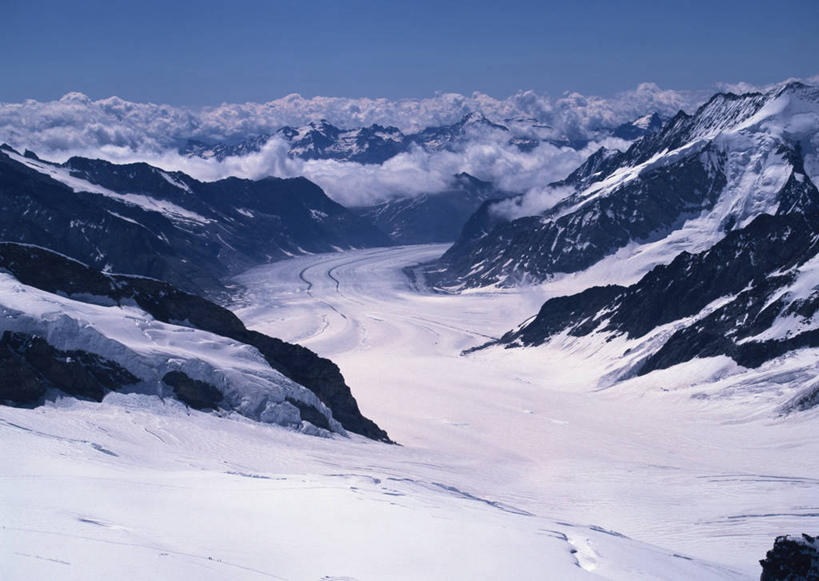 无人,横图,室外,白天,正面,旅游,度假,石头,美景,山,雪,雪山,大雪,瑞士,欧洲,阿尔卑斯山,阴影,光线,石子,影子,冰,积雪,景观,山峰,雪景,冬季,冬天,山峦,娱乐,阿莱奇冰川,蓝色,蓝天,天空,阳光,自然,天,享受,休闲,景色,放松,寒冷,晴朗,冰冷,自然风光,中欧,阿尔卑斯山脉,万里无云,严寒,瑞士联邦,冰凉,酷寒,凛冽,凛凛,极冷,石块,岩石,晴空,晴空万里,彩图,伯恩兹阿尔卑斯山脉,伯尔尼兹山