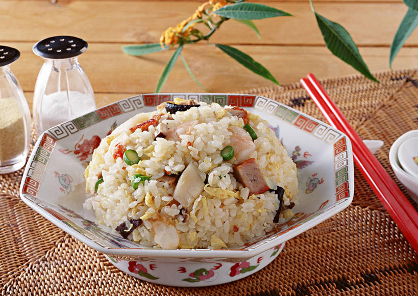 海鲜,米饭,无人,横图,俯视,室内,特写,白天,烹饪,中餐,植物,筷子,桌面,桌子,芦笋,蔬菜,餐具,叶子,一双,阴影,新鲜,反射,木制,影子,陶瓷,豆类,豆子,豌豆,炒饭,蛋,调料,调味,鸡蛋,肉,香料,佐料,料理,食品,绿叶,筷架,陶瓷制品,饭,黑胡椒,调味品,调味料,筷枕,文化,传统,蛋炒饭,水产,猪肉,荷兰豆,菜肴,美食,肉类,海洋生物,玻璃制品,食物,一个,玻璃瓶,木制品,瓶子,容器,碗,中式,嫩叶,佳肴,有机食品,绿色食品,单个,储藏,礼节,筷子架,五谷,配料,储存,水生动物,海产品,礼仪,水生物,雪豆,肉食,海底动物,豆科,豚肉,作料,寒豆,毕豆,麻累,国豆,小寒豆,麦豌豆,卵,叶,叶片,进餐用具,猪尾巴,药鸡豆子,石刁柏,蚂蚁杆,龙须菜,狼尾巴根,胡椒,彩图,高角度拍摄,贮存