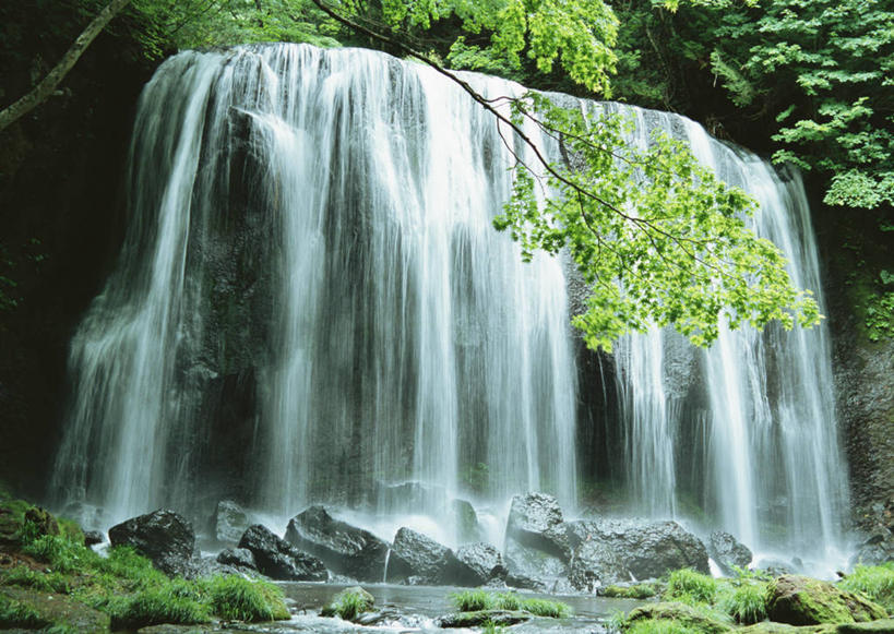 无人,横图,室外,白天,仰视,旅游,度假,石头,美景,瀑布,山,山脉,水,植物,日本,亚洲,阴影,飞溅,溅,光线,石子,液体,影子,景观,山峰,水滴,山峦,娱乐,水珠,树,树木,绿色,阳光,自然,群山,享受,休闲,景色,放松,生长,成长,喷洒,自然风光,东亚,本州,本州岛,日本国,东北地方,福岛,福岛县,跌水,石块,岩石,彩图,低角度拍摄,耶麻郡,猪苗代町