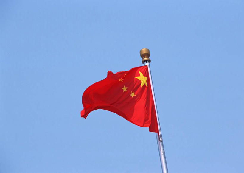 无人,横图,室外,特写,白天,仰视,旗帜,国旗,一面,阴影,飘扬,光线,影子,星星,五星红旗,黄色,红色,蓝色,蓝天,天空,阳光,天,星形,晴朗,飘逸,飞扬,五角形,中国国旗,万里无云,旗,晴空,晴空万里,五角星,彩图,低角度拍摄,红地五星旗,中华人民共和国国旗
