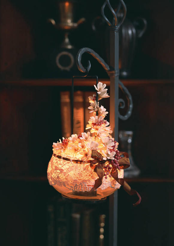 无人,竖图,室内,特写,白天,正面,婚礼,快乐,智慧,书籍,金属制品,许多,阴影,朦胧,模糊,庆祝,艺术,装饰,盛开,光线,金属,丝绸,丝带,影子,灯光,缎带,很多,结婚,花蕾,文化,架子,绸带,花,花瓣,花朵,鲜花,插花,书柜,花苞,花蕊,喜庆,书橱,纪念,华丽,修饰,插花艺术,点缀,创造,创作,想象,衬托,美观,雅致,雅观,书,图书,彩图,高兴