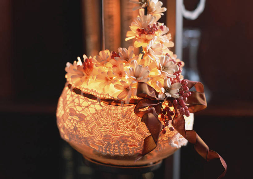 无人,横图,室内,特写,白天,正面,婚礼,快乐,智慧,书籍,金属制品,许多,阴影,朦胧,模糊,庆祝,艺术,装饰,盛开,光线,金属,丝绸,丝带,影子,灯光,缎带,很多,结婚,花蕾,文化,架子,绸带,花,花瓣,花朵,鲜花,插花,书柜,花苞,花蕊,喜庆,书橱,纪念,华丽,修饰,插花艺术,点缀,创造,创作,想象,衬托,美观,雅致,雅观,书,图书,彩图,高兴