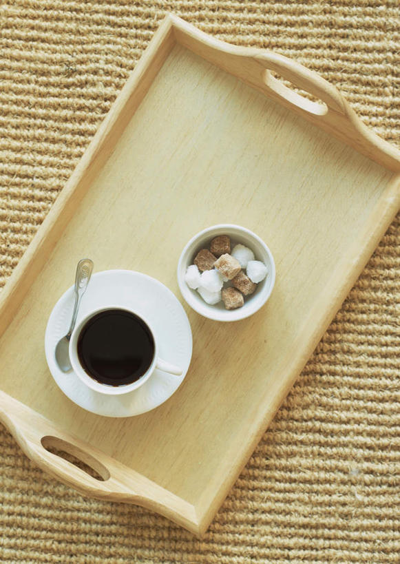 咖啡,无人,竖图,俯视,室内,特写,白天,幸福,地毯,杯子,餐具,装饰,编织,瓷器,碟子,盘,手工艺品,调料,糖,咖啡杯,陶瓷制品,织物,调味品,一杯,调味料,娱乐,方糖,饮料,一个,盘子,工艺品,碟,享受,休闲,温馨,放松,乐趣,单个,华丽,修饰,点缀,提神,舒适,瓷杯,醒脑,衬托,美观,雅致,雅观,软饮料,半方糖,白方糖,彩图,高角度拍摄