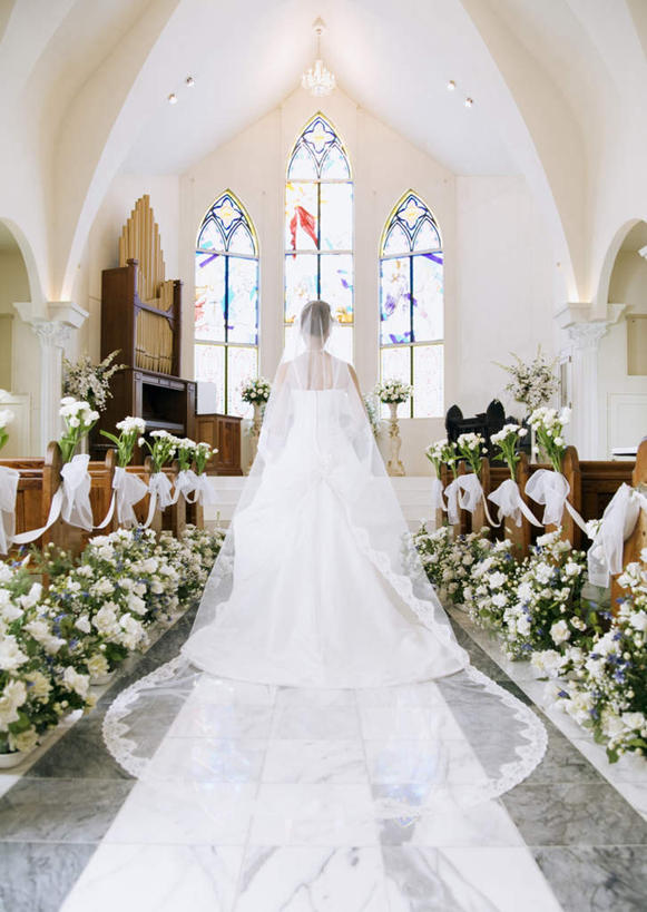 东方人,一个人,新娘,教堂,竖图,室内,白天,婚纱,爱情,婚礼,快乐,幸福,纯洁,热情,玫瑰,亚洲,仅一个年轻女性,仅一个女性,仅一个人,头纱,节日,庆祝,盛开,墙,玫瑰花,结婚,浪漫,花蕾,黄种人,文化,墙壁,墙面,花,花瓣,花朵,鲜花,背面,白色,花苞,花蕊,祈祷,健康,温暖,温馨,喜庆,恩爱,许愿,宗教,信仰,纪念,祈求,和睦,感动,信念,尊敬,彩绘玻璃,彩色玻璃,教堂玻璃,艺术玻璃,平安,天真,刺玫花,徘徊花,年轻女性,女人,女性,亚洲人,半身,彩图,婚礼服,礼服,高兴,大教堂,礼拜堂,婚礼头纱,融洽