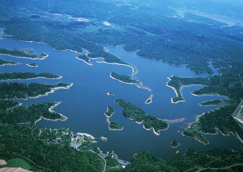 无人,横图,俯视,航拍,室外,白天,旅游,度假,岛屿,湖,湖泊,美景,森林,树林,水,植物,北海道,日本,亚洲,岛,湖面,景观,水流,水面,娱乐,树,树木,绿色,自然,湖水,享受,休闲,景色,放松,生长,成长,鸟瞰,自然风光,东亚,日本国,北海道地方,北海道岛,道北,列岛,群岛,诸岛,彩图,高角度拍摄,空知综合振兴局,上川综合振兴局,雨龙郡,振兴局,道央