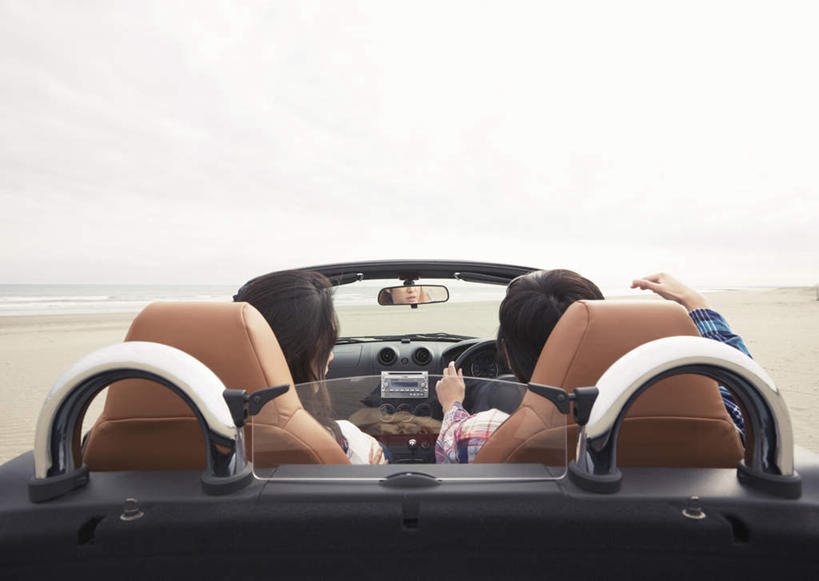 东方人,两个人,坐,横图,室外,白天,爱情,安全,机器,仪器,海浪,海洋,沙滩,镜子,汽车,亚洲,一辆,握,服装,反射,沙子,海岸,浪花,水平线,辽阔,跑车,海平线,沙地,浪漫,休闲装,黄种人,设备,车,背面,衣服,天空,海水,方向盘,交通工具,天,驾驶,行驶,休闲,广阔,温暖,温馨,休闲服,恩爱,搭,握着,恋人,服饰,后视镜,一望无际,镜像,和睦,控制,生命,镜面,搭着,载具,敞篷跑车,海景,光学,侧视镜,无边无际,一马平川,男人,男性,女人,女性,中年男性,中年女性,亚洲人,情侣,大海,风浪,海,海水的波动,海滩,近岸浪,涌浪,坐着,半身,彩图,伴侣,融洽,水天相接,水天一线