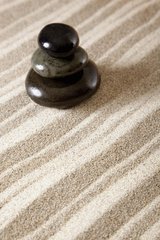 无人,竖图,俯视,室外,特写,白天,按摩,美容,石头,一堆,护肤,阴影,堆叠,堆积,反射,沙子,石子,影子,三个,黑色,保养,享受,休闲,鹅卵石,放松,SPA水疗,保健,温泉浴场,堆,按摩石,养颜,石块,矿泉疗养地,彩图,高角度拍摄,水疗