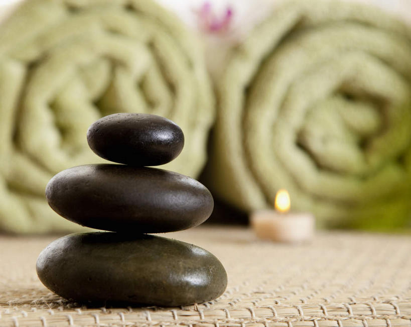 无人,横图,俯视,室内,特写,白天,按摩,美容,石头,蜡烛,一堆,护肤,阴影,堆叠,堆积,朦胧,模糊,盛开,光线,纺织物,火焰,石子,影子,烛光,燃烧,花蕾,花,花瓣,花朵,鲜花,三个,黑色,毛巾,花苞,花蕊,点燃,清洁,保养,享受,休闲,鹅卵石,放松,SPA水疗,保健,温泉浴场,堆,保暖,高雅,按摩石,透气,养颜,防水,淡泊,花中君子,储水,耐磨,吸水,兰花,石块,矿泉疗养地,彩图,高角度拍摄,水疗