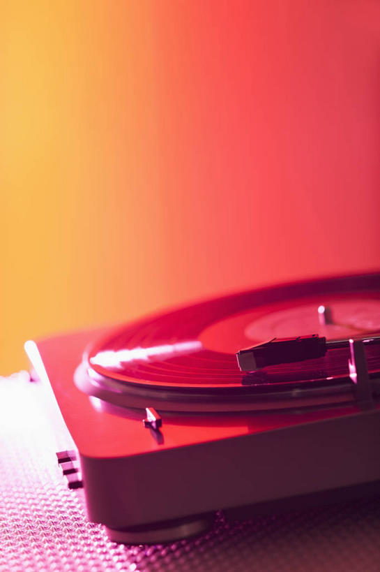 无人,竖图,俯视,室内,特写,白天,陶醉,快乐,数据,桌子,静物,阴影,粉色背景,朦胧,模糊,反射,信息,光盘,影子,光碟,音乐,音乐播放器,存储介质,一个,享受,摄影,影棚,单个,碟片,存储,CD光盘,打碟机,CD唱片,CD光碟,彩图,高角度拍摄,影棚拍摄,拍摄,DJ打碟机,播放器,沉醉