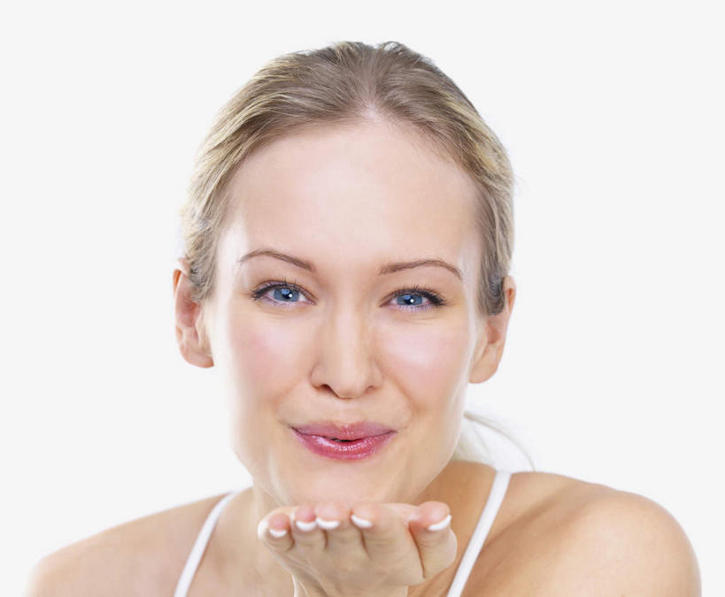 西方人,脸,头,脸颊,一个人,站,笑,微笑,竖图,室内,特写,白天,白色背景,正面,吊带,欧洲,欧洲人,仅一个年轻女性,仅一个女性,仅一个人,撑,阴影,服装,反射,影子,托腮,注视,吊带衫,肩膀,衣服,白色,观察,看,托,站着,摄影,服饰,影棚,观看,察看,衣着,穿着,关注,托下巴,衣饰,年轻女性,女人,女性,白种人,头部,脸部,脸蛋,面部,站立,半身,彩图,影棚拍摄,拍摄,飞吻