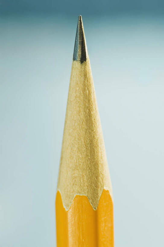 无人,竖图,室内,特写,白天,正面,静物,阴影,灰色背景,朦胧,模糊,锐利,反射,笔,影子,办公用品,文具,黄色,铅笔,学习用品,摄影,影棚,文具用品,一支,锋利,尖锐,尖利,犀利,厉害,彩图,影棚拍摄,拍摄