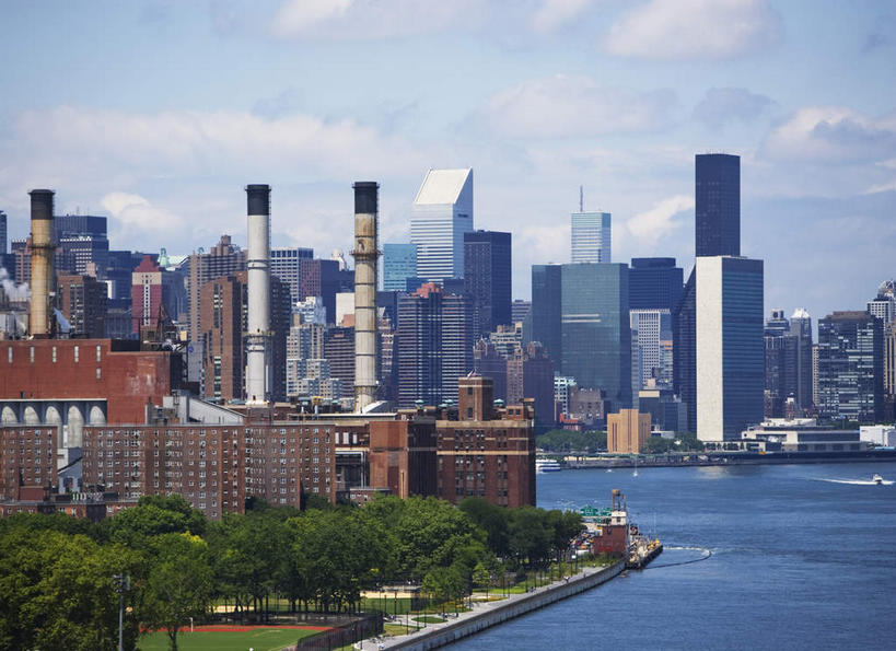 无人,高楼大厦,横图,全景,室外,白天,正面,度假,办公楼,河流,美景,水,天际线,植物,城市风光,城市,大厦,建筑,摩天大楼,写字楼,纽约,美国,阴影,光线,影子,河水,景观,水流,云,云朵,曼哈顿,云彩,娱乐,树,树木,蓝色,绿色,白云,蓝天,天空,阳光,自然,楼宇,天,享受,休闲,商务楼,景色,放松,生长,晴朗,成长,北美,北美洲,美洲,花旗银行,纽约州,帝国之州,帝国州,北亚美利加洲,亚美利加洲,晴空,彩图,大楼,高层建筑,高楼,摩天楼,公园大道,曼哈顿岛