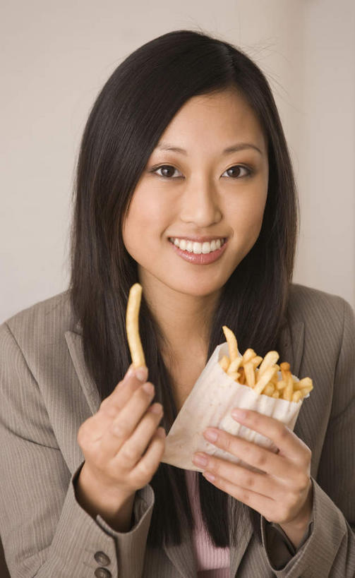 握,灰色背景,套装,朦胧,模糊,墙,料理,食品,拿,拿着,注视,黄种人,薯条
