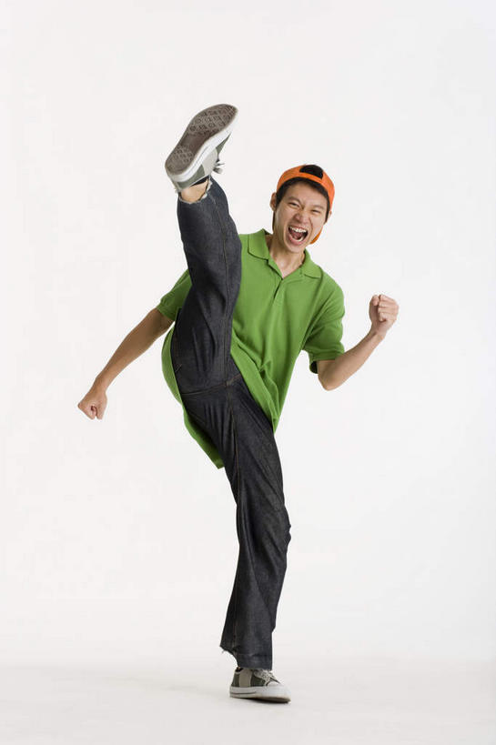 东方人,拳,一个人,竖图,室内,白天,白色背景,正面,T恤衫,锻炼,运动,跆拳道,帽子,亚洲,仅一个男性,仅一个人,踢,T恤,黄种人,运动帽,仅一个年轻男性,绿色,张嘴,鸭舌帽,踢腿,摄影,影棚,张开双腿,单脚,呼喊,空手道,张大嘴巴,展开双腿,体育,男人,男性,年轻男性,亚洲人,拳头,张开嘴,彩图,全身,影棚拍摄,健身,拍摄,伸展双腿