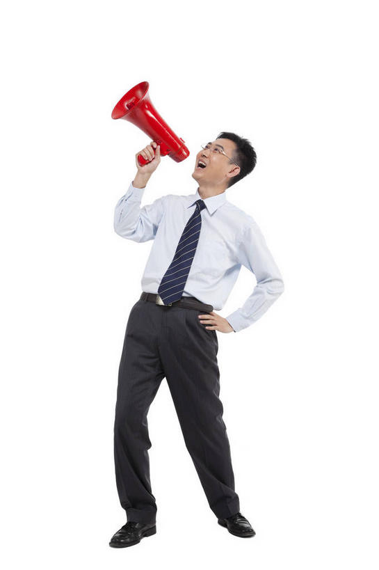 东方人,一个人,商务人士,商务男性,站,举,竖图,室内,白天,白色背景,正面,鞋,衬衫,西装,机器,鞋子,亚洲,仅一个男性,仅一个人,握,套装,裤子,正装,领带,皮革,音响,拿,拿着,注视,职业装,黄种人,设备,喇叭,手叉腰,仅一个年轻男性,一个,红色,黑色,叉腰,观察,看,托,站着,握着,摄影,影棚,单个,观看,西裤,察看,象征,庄重,关注,扬声器,摄影棚,商务装,身份,器件,工薪阶层,正式,地位,单手叉腰,男人,男性,年轻男性,亚洲人,白领,上班族,举起,举手,举着,抬头,向上举,向上伸,向上托,仰头,站立,彩图,全身,影棚拍摄,衬衣,皮鞋,拍摄,电声换能器