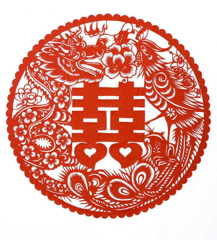 无人,竖图,室内,特写,白天,白色背景,正面,幸福,成功,鸟,静物,一张,艺术,圆形,凤凰,龙,鸟类,标志,图形,文字,圆,纸艺,字符,手工艺品,几何,文化,标识,红色,纸制品,工艺品,剪纸,两只,和谐,汉字,吉祥,高雅,高贵,数学,中文,图腾,传说,窗花,凤,自信心,品位,剪画,刻纸,国文,华文,祥瑞,凰,灵兽,权势,尊荣,丹鸟,鶤鸡,威凤,幸运,彩图,全身,几何图形,平面图形