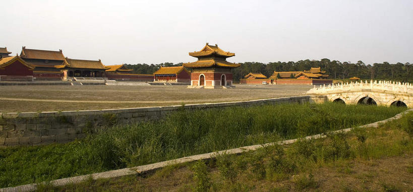无人,宫殿,横图,室外,白天,正面,旅游,度假,草地,草坪,名胜古迹,植物,标志建筑,地标,建筑,桥梁,中国,亚洲,遗迹,瓦片,墙,屋檐,拱门,桥,古迹,文物,娱乐,建设,古建筑,石桥,檐,拱桥,墙壁,墙面,草,黄色,绿色,天空,天,享受,休闲,墓地,旅游胜地,放松,拱形,人行桥,石拱桥,坟墓,陵墓,宫廷,坟场,古文明,东亚,宁夏,西夏王陵,银川,首府,中华人民共和国,西北地区,银川市,宁夏回族自治区,宁,王宫,彩图,皇宫,贺兰山,西夏帝陵,飞檐