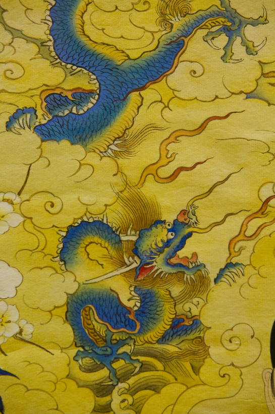 无人,竖图,室内,白天,正面,绘画,成功,一条,飞翔,艺术,飞行,龙,云,云朵,翱翔,古典,云彩,扭头,注视,文化,文物,飞,祥云,黄色,白云,工艺品,观察,看,品味,张嘴,转头,古董,观看,美术,吉祥,察看,高雅,古物,高贵,关注,图腾,一幅,挂画,传说,张大嘴巴,古玩,美学,吉利,祥瑞,灵兽,权势,尊荣,幸运,装饰画,张开嘴,半身,彩图