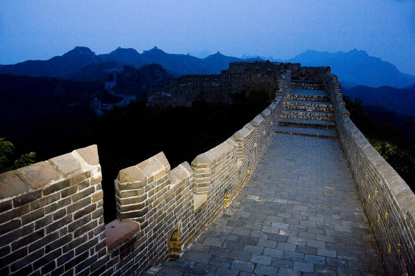 无人,横图,室外,夜晚,正面,旅游,度假,建材,名胜古迹,标志建筑,地标,建筑,北京,中国,亚洲,遗迹,纹路,材料,纹理,砖,砖块,墙,首都,古迹,文物,娱乐,建设,城墙,古建筑,墙壁,墙面,享受,休闲,砖头,旅游胜地,放松,建造,坚硬,防御,古文明,东亚,肌理,中华人民共和国,北京市,京,北平,华北地区,河北,河北省,冀,密云县,承德,承德市,坚固,金山岭,滦平县,石料,彩图,砌墙砖,密云