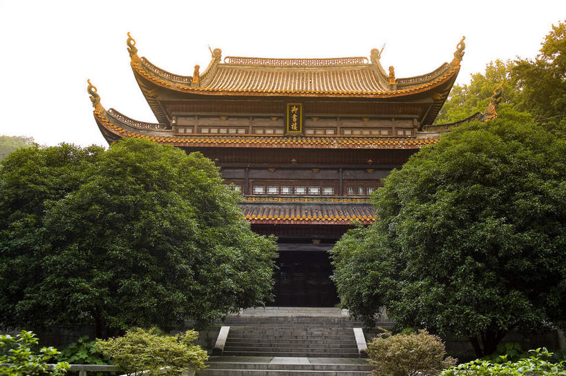 无人,学校,教学楼,横图,室外,白天,仰视,旅游,度假,草地,草坪,名胜古迹,植物,楼梯,门,标志建筑,道路,地标,建筑,路,中国,亚洲,阴影,遗迹,光线,瓦片,影子,阶梯,屋顶,屋檐,小路,交通,顶棚,古迹,文物,娱乐,建设,古建筑,校园,檐,台阶,草,树,树木,绿色,天空,阳光,自然,门框,天,享受,休闲,教室,旅游胜地,放松,生长,成长,古文明,东亚,湖南,湖南省,中华人民共和国,省会,华中地区,长沙,长沙市,湘,彩图,低角度拍摄,教学大楼,岳麓山,岳麓山风景名胜区,岳麓书院