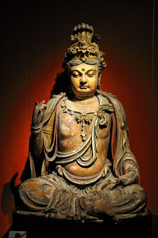 东方人,一个人,无人,坐,盘腿,竖图,室内,特写,白天,正面,静物,雕塑,中国,亚洲,仅一个男性,仅一个人,仅一个中年男性,服装,艺术,装饰,纹路,雕刻,雕像,头饰,纹理,黄种人,一个,衣服,发夹,发饰,夹子,工艺品,服饰,单个,纪念,美术,衣着,穿着,主题,陈列,佛祖,东亚,佛陀,肌理,中华人民共和国,功能,美学,衣饰,圣人,佛教创始者,乔达摩.悉达多,如来佛祖,释迦佛,释迦牟尼,我佛如来,男人,男性,中年男性,亚洲人,盘腿而坐,盘膝,盘着腿的,盘着腿坐,双腿交叉,坐着,彩图,全身