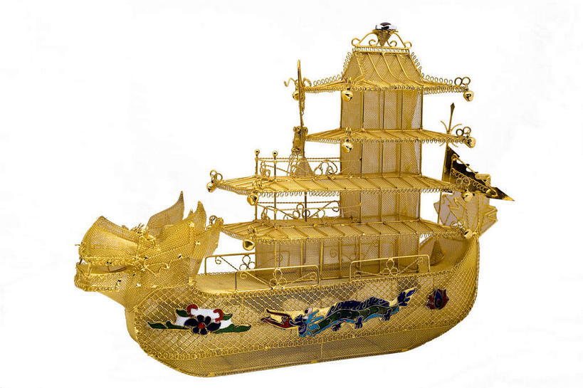 帆船,无人,横图,室内,特写,白天,白色背景,正面,船,静物,刺绣,艺术,手工艺品,文化,一个,黄色,工艺品,交通工具,摄影,影棚,单个,绣,高雅,载具,摄影棚,自信心,品位,彩图,影棚拍摄,拍摄,女红,针绣,针黹,黹