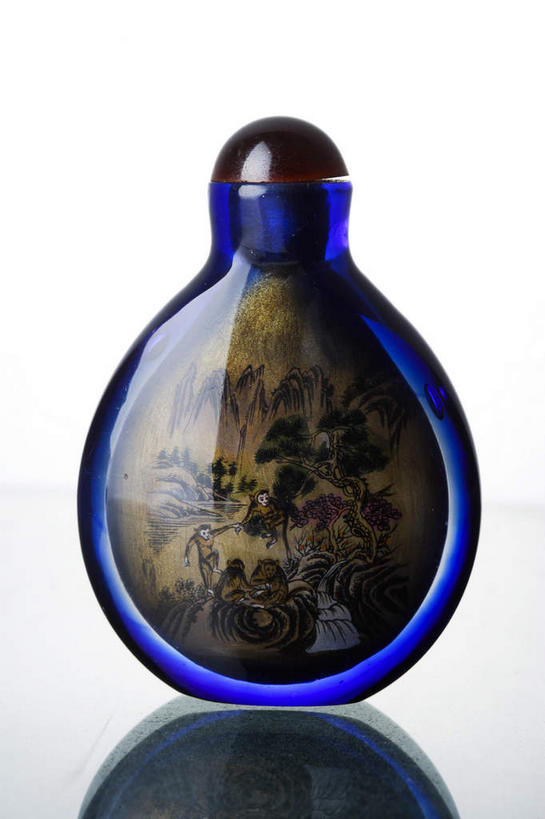 无人,竖图,室内,特写,白天,白色背景,正面,静物,纹路,壶,纹理,一个,黑色,容器,摄影,影棚,单个,储藏,储存,摄影棚,鼻烟壶,肌理,彩图,影棚拍摄,拍摄,贮存