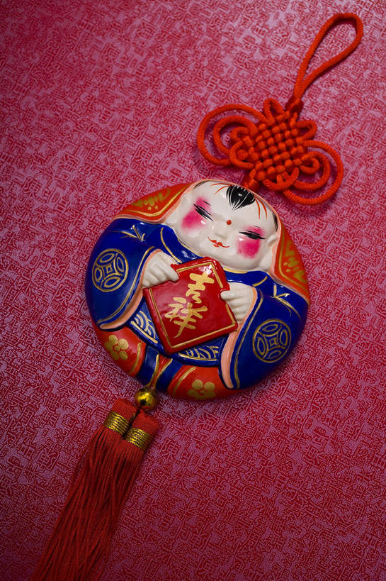 无人,竖图,俯视,室内,特写,白天,静物,艺术,装饰,手工艺品,文化,装饰品,一个,红色,装饰物,工艺品,中国结,单个,华丽,修饰,点缀,高雅,饰物,自信心,品位,衬托,美观,雅致,雅观,彩图,高角度拍摄