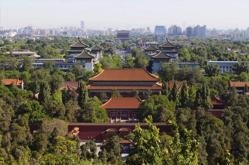 无人,家,高楼大厦,横图,俯视,航拍,室外,白天,旅游,度假,树林,植物,标志建筑,大厦,地标,建筑,摩天大楼,北京,中国,亚洲,阴影,光线,影子,房屋,墙,屋顶,屋子,褐色,首都,顶棚,娱乐,建设,楼房,墙壁,墙面,住宅,树,树木,蓝色,绿色,蓝天,天空,阳光,自然,天,享受,休闲,旅游胜地,放松,生长,晴朗,成长,鸟瞰,东亚,鼓楼,万里无云,中华人民共和国,北京市,京,北平,华北地区,西城区,晴空,晴空万里,彩图,高角度拍摄,房子,大楼,高层建筑,高楼,摩天楼,北京鼓楼,地安门外大街