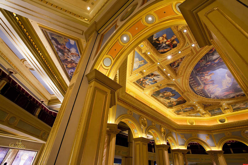 无人,宾馆,横图,室内,白天,仰视,旅游,度假,绘画,美景,城市风光,标志建筑,城市,地标,建筑,酒店,照明,中国,亚洲,阴影,艺术,装饰,光线,影子,墙,景观,灯光,文化,娱乐,建设,顶灯,壁画,墙壁,墙面,灯,灯具,享受,休闲,景色,放松,酒家,华丽,修饰,旅社,照亮,点缀,照明设备,东亚,港澳台,中华人民共和国,衬托,美观,雅致,雅观,澳门特别行政区,澳,威尼斯人酒店,画画,彩图,低角度拍摄,客店,客栈,旅店,旅馆,商旅,澳门威尼斯人酒店,澳门威尼斯人度假村酒店澳门