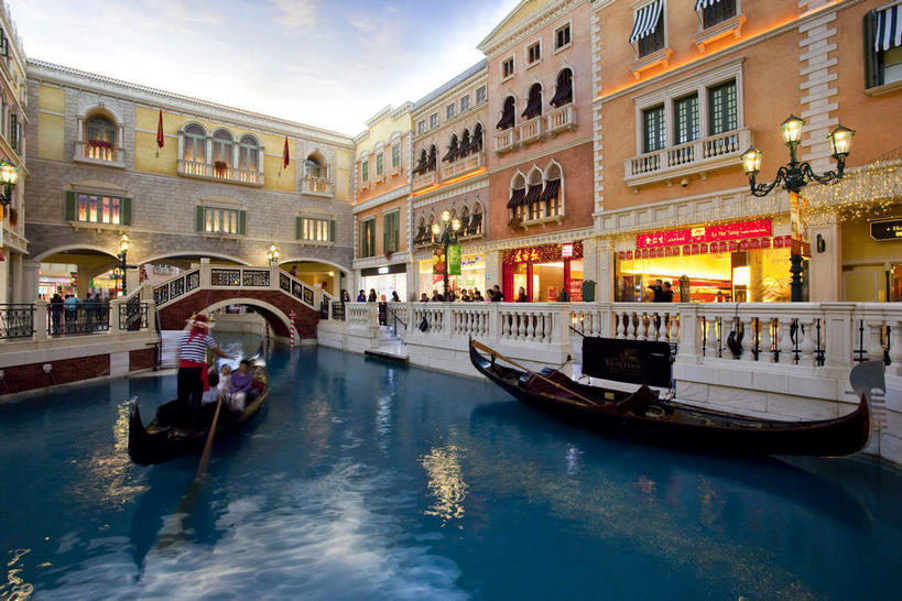 无人,宾馆,家,横图,室外,白天,正面,旅游,度假,美景,别墅,城市风光,标志建筑,城市,地标,建筑,酒店,路灯,桥梁,船,照明,中国,亚洲,阴影,光线,影子,房屋,屋子,景观,云,云朵,公寓,桥,灯光,木船,云彩,娱乐,建设,石桥,洋房,楼房,拱桥,住宅,灯,蓝色,白云,蓝天,天空,交通工具,天,享受,休闲,景色,放松,拱形,晴朗,人行桥,酒家,石拱桥,旅社,照亮,舟,照明设备,载具,贡多拉,东亚,港澳台,中华人民共和国,澳门特别行政区,澳,威尼斯人酒店,公朵拉,晴空,彩图,房子,客店,客栈,旅店,旅馆,商旅,澳门威尼斯人酒店,澳门威尼斯人度假村酒店澳门