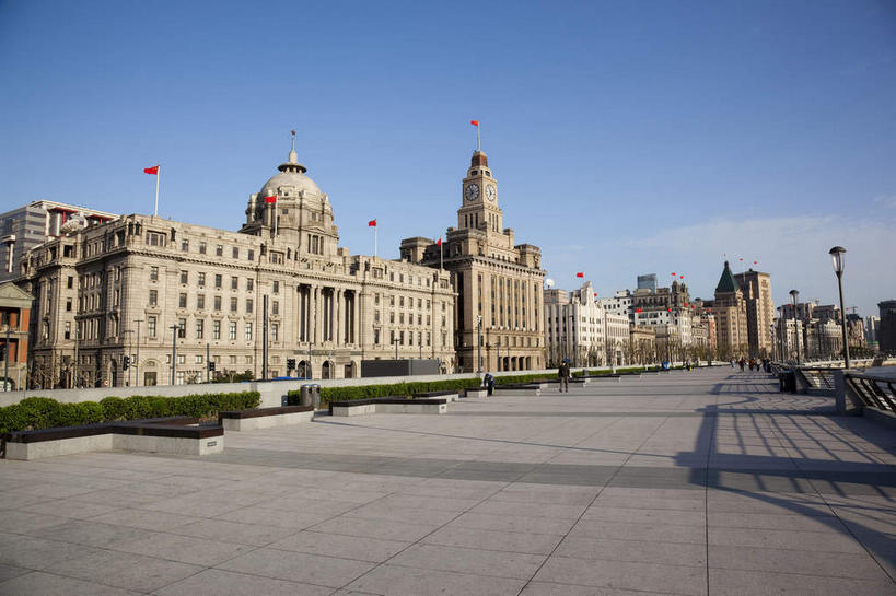 无人,高楼大厦,横图,全景,室外,白天,正面,度假,美景,天际线,植物,城市风光,标志建筑,城市,大厦,道路,地标,建筑,路,路灯,摩天大楼,公路,照明,上海,中国,亚洲,阴影,环保,光线,影子,景观,云,云朵,建筑群,灯光,防护,交通,云彩,娱乐,建设,黄浦江,灯,树,树木,蓝色,绿色,白云,蓝天,天空,阳光,自然,外滩,天,享受,休闲,景色,放松,生长,晴朗,成长,照亮,申,照明设备,美好,美妙,间隔,黄浦区,东亚,元芳大楼,中国通商银行大楼,中山东一路,上海市,中华人民共和国,沪,华东地区,美观,雅观,绿篱,生篱,树篱,植篱,晴空,马路,彩图,大楼,高层建筑,高楼,摩天楼,黄埔滩,上海外滩,外黄埔滩,上海中国通商银行大楼