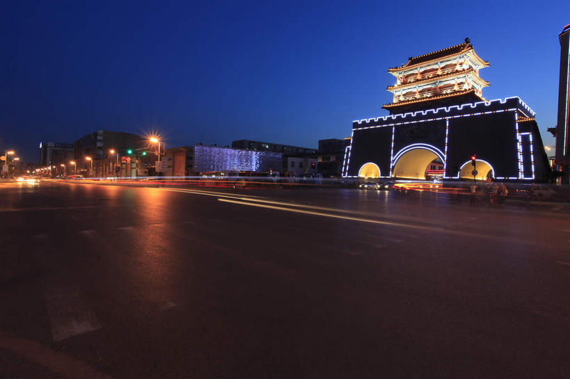 无人,横图,彩色,室外,夜晚,仰视,旅游,度假,标志建筑,道路,地标,建筑,路,路灯,霓虹灯,公路,照明,中国,亚洲,墙,拱门,灯光,七彩,交通,娱乐,光源,建设,城墙,霓虹,墙壁,墙面,灯,蓝色,蓝天,天空,天,享受,休闲,旅游胜地,放松,城楼,坚硬,照亮,照明设备,防御,东亚,辽宁,辽宁省,沈阳,中华人民共和国,省会,氖灯,门楼,沈阳市,辽,东北地区,坚固,马路,彩图,低角度拍摄,东北,中国东北地区,东北三省,东三省,大东门,抚近门,沈阳大东门