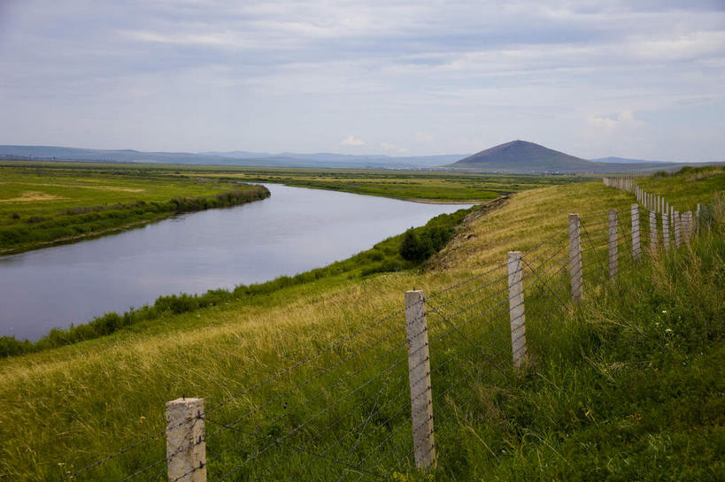 无人,农田,栏杆,横图,室外,白天,正面,旅游,度假,庄稼,农作物,花海,花圃,河流,美景,山,山脉,水,植物,叶子,中国,亚洲,阴影,曲折,弯曲,盛开,光线,影子,栅栏,河水,景观,篱笆,山峰,水流,云,云朵,围栏,山峦,花蕾,云彩,娱乐,护栏,花,花瓣,花朵,花卉,鲜花,黄色,蓝色,绿色,白云,蓝天,天空,阳光,自然,花丛,花束,花田,群山,天,花苞,花蕊,油菜花,享受,休闲,景色,放松,蒙,蜿蜒,晴朗,自然风光,东亚,内蒙古,中华人民共和国,华北地区,内蒙古自治区,呼伦贝尔,呼伦贝尔市,晴空,彩图,耕地,庄稼田,油菜花田,芸苔,芸薹,额尔古纳,额尔古纳市