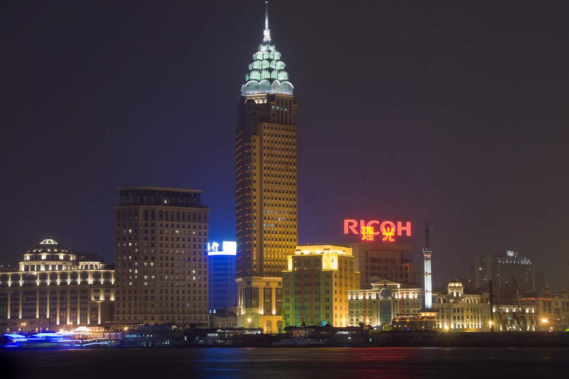 无人,高楼大厦,横图,彩色,室外,夜晚,正面,度假,河流,美景,水,城市风光,标志建筑,城市,大厦,地标,建筑,路灯,摩天大楼,霓虹灯,夜景,照明,上海,中国,亚洲,英文,标志,文字,字符,字母,河水,景观,水流,建筑群,灯光,七彩,娱乐,光源,标识,建设,霓虹,灯,倒影,天空,天,享受,休闲,景色,放松,英文字母,照亮,申,倒映,照明设备,黄浦区,东亚,上海市,光明大厦,中华人民共和国,沪,华东地区,氖灯,反照,彩图,大楼,高层建筑,高楼,摩天楼,金陵东路