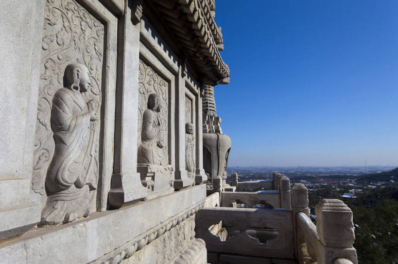 无人,公园,寺庙,横图,室外,白天,正面,旅游,度假,绘画,名胜古迹,标志建筑,地标,建筑,雕塑,北京,中国,亚洲,阴影,节日,遗迹,艺术,装饰,光线,雕刻,雕像,浮雕,影子,墙,首都,燃烧,古迹,文化,文物,娱乐,建设,古建筑,墙壁,墙面,蓝色,蓝天,天空,阳光,香火,工艺品,庙宇,天,祈祷,享受,休闲,健康,旅游胜地,放松,许愿,宗教,信仰,晴朗,纪念,祈求,美术,主题,陈列,古文明,东亚,香山,海淀区,香山公园,万里无云,中华人民共和国,北京市,京,北平,华北地区,功能,美学,平安,晴空,晴空万里,画画,彩图,庙,寺,浅浮雕,静宜园,碧云寺