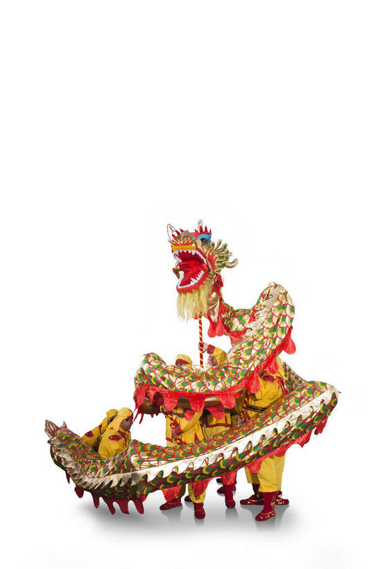 东方人,同事,演员,电影明星,站,竖图,室内,白天,白色背景,侧面,成功,合作,团队,集体,信心,亚洲,表演,握,服装,辟邪,环绕,围绕,头巾,头饰,许多人,拿,环抱,拿着,黄种人,文化,队伍,排列,舞龙,衣服,发饰,祈祷,祈福,站着,一群人,健康,握着,许愿,摄影,服饰,影棚,祈求,领导,衣着,成就,摄影棚,表演服,合伙,领袖,演出服,驱邪,祛邪,避邪,摆列,萦绕,道具服,平安,男人,男性,年轻男性,中年男性,亚洲人,影视明星,站立,彩图,全身,影棚拍摄,拍摄,舞蹈,布列,分列,玩龙灯