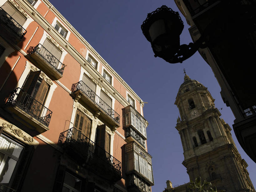 无人,家,露台,横图,室外,白天,仰视,度假,美景,窗户,阳台,城市风光,城市,照明,西班牙,欧洲,阴影,光线,壁灯,影子,房屋,墙,屋子,景观,公寓,灯光,娱乐,洋房,楼房,安达卢西亚,玻璃窗,墙壁,墙面,住宅,灯,蓝色,蓝天,天空,阳光,灯具,天,享受,休闲,景色,放松,晴朗,照亮,照明设备,南欧,安达鲁西亚,马拉加省,万里无云,马拉加,西班牙王国,安达卢西亚自治区,晴空,晴空万里,彩图,低角度拍摄,房子,露天阳台