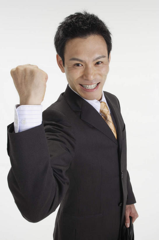 东方人,一个人,商务人士,商务男性,站,举,笑,微笑,露齿笑,竖图,俯视,室内,白天,白色背景,衬衫,亚洲,仅一个男性,仅一个人,仅一个中年男性,一条,握,套装,领带,注视,黄种人,鼓励,观察,加油,看,手势,托,握拳,站着,打气,握着,摄影,影棚,观看,察看,象征,庄重,关注,鼓舞,商务装,身份,工薪阶层,正式,地位,男人,男性,中年男性,亚洲人,白领,上班族,举起,举手,举着,向上举,向上伸,向上托,站立,半身,彩图,高角度拍摄,影棚拍摄,衬衣,拍摄