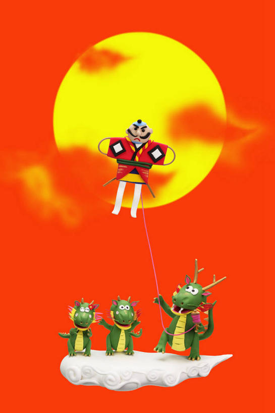 无人,家庭,站,举,竖图,室内,特写,白天,正面,成功,日落,太阳,雕塑,春节,三只,握,节日,庆祝,艺术,装饰,龙,雕刻,雕像,晚霞,霞光,云,云朵,落日,拿,云彩,拿着,注视,文化,十二生肖,祥云,白云,黄昏,风筝,工艺品,观察,看,托,站着,庆典,温暖,温馨,属相,一家人,彩霞,放风筝,握着,摄影,生肖,影棚,观看,纪念,美术,吉祥,和睦,察看,纸鸢,高贵,关注,主题,图腾,传说,陈列,放鹞子,鹞,鹞子,鸢,木鸢,功能,美学,吉利,祥瑞,灵兽,兽历,权势,尊荣,夕照,薄暮,幸运,夕阳,举起,举手,举着,向上举,向上伸,向上托,站立,彩图,全身,影棚拍摄,拍摄,傍晚,融洽,斜阳