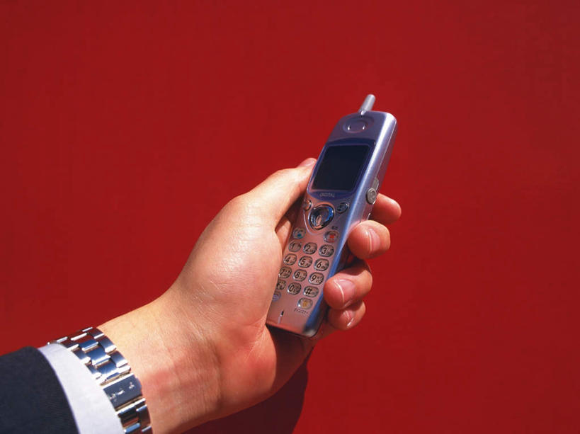 东方人,手,一个人,商务人士,商务男性,打电话,横图,室内,白天,侧面,衬衫,电话,手机,亚洲,仅一个男性,仅一个人,握,红色背景,套装,手表,拿,拿着,黄种人,通讯设备,仅一个年轻男性,手部,手指,表,握着,摄影,影棚,腕表,商务装,工薪阶层,袖口,一部,男人,男性,年轻男性,亚洲人,白领,上班族,通话,半身,彩图,影棚拍摄,衬衣,拍摄