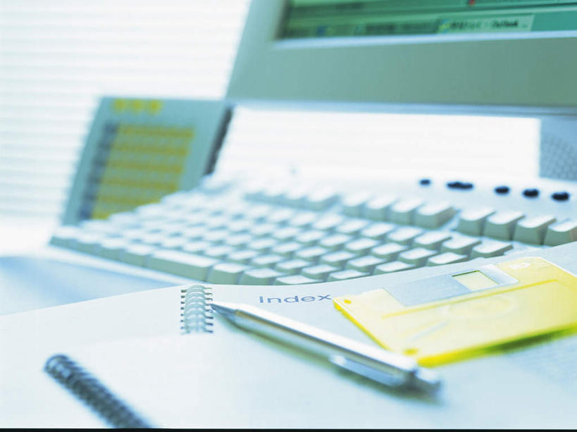 无人,办公室,横图,室内,特写,白天,正面,办公楼,电脑,笔记本电脑,显示器,鼠标,键盘,数据,家具,桌子,写字楼,静物,朦胧,模糊,网络,信息,笔,屏幕,办公桌,办公用品,圆珠笔,存储介质,输入设备,通讯设备,显示屏,文具,一个,学习用品,商务楼,单个,软盘,文具用品,存储,一支,无线,通信设备,无线网络,无线上网,便携式电脑,输出设备,办公家具,手提电脑,彩图,大楼