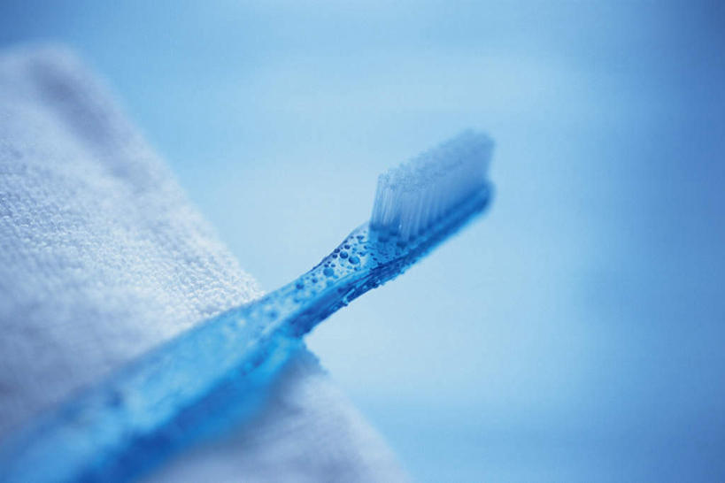 无人,横图,俯视,室内,特写,白天,桌面,静物,蓝色背景,朦胧,模糊,牙刷,干净,一个,蓝色,毛巾,日用品,清洁,摄影,影棚,单个,洗漱用品,彩图,高角度拍摄,影棚拍摄,拍摄