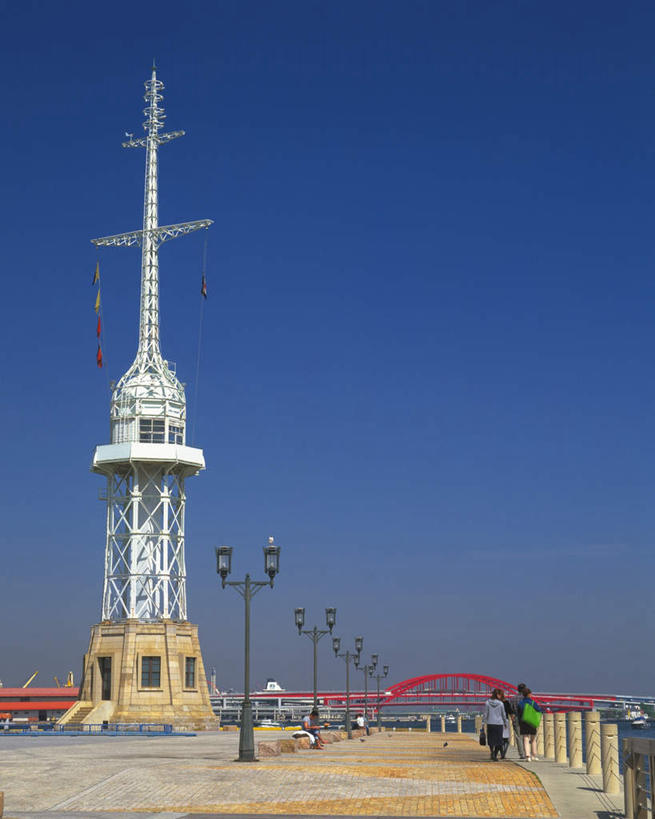 无人,竖图,室外,白天,正面,旅游,度假,标志建筑,大桥,道路,地标,建筑,立交桥,路灯,桥梁,照明,日本,亚洲,一排,许多,整齐,信息,高架,斜拉桥,桥,灯光,灯塔,交通,方向,娱乐,建设,灯,排列,蓝色,蓝天,天空,天,享受,休闲,旅游胜地,放松,晴朗,引导,指引,照亮,照明设备,队列,东亚,本州,万里无云,本州岛,日本国,近畿地方,近畿,兵库,兵库县,马赛克广场,神户,神户市,神戸,县厅,神戸市,航标,晴空,晴空万里,彩图,导航