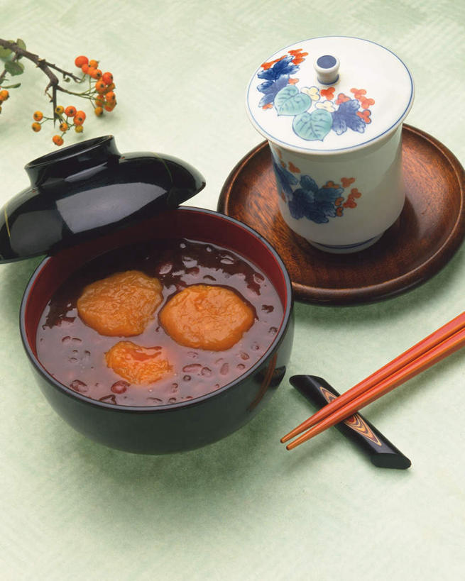 无人,竖图,俯视,室内,特写,白天,筷子,桌子,南瓜,蔬菜,杯子,餐具,一双,新鲜,装饰,盛开,瓷器,碟子,盘,陶瓷,金瓜,食品,筷架,陶瓷制品,花蕾,筷枕,文化,传统,番瓜,装饰品,花,花瓣,花朵,鲜花,食物,盘子,容器,装饰物,碟,碗,花苞,花蕊,有机食品,绿色食品,储藏,礼节,华丽,修饰,麦瓜,倭瓜,筷子架,点缀,储存,瓷杯,礼仪,饰物,甜汤,衬托,美观,雅致,雅观,进餐用具,彩图,高角度拍摄,贮存