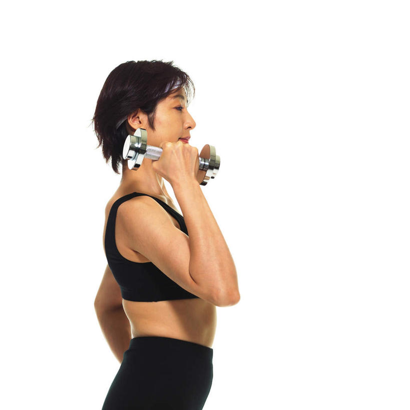 东方人,头发,一个人,站,举,笑,微笑,方图,室内,白天,白色背景,侧面,运动服,锻炼,运动,哑铃,亚洲,仅一个年轻女性,仅一个女性,仅一个人,握,服装,拿,拿着,注视,黄种人,运动器械,手叉腰,一个,衣服,黑色,叉腰,观察,看,托,站着,一件,健身器械,握着,养生,摄影,服饰,影棚,单个,观看,察看,衣着,穿着,关注,健身器材,衣饰,体育,年轻女性,女人,女性,亚洲人,举起,举手,举着,向上举,向上伸,向上托,站立,半身,彩图,影棚拍摄,健身,拍摄,运动器材,运动装