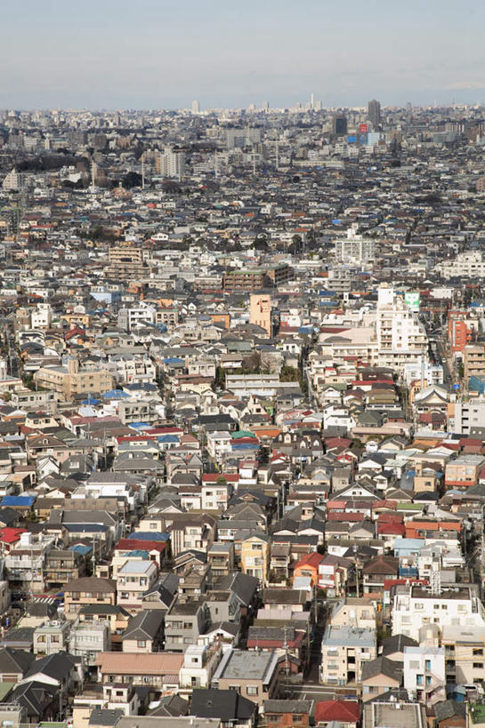 无人,家,竖图,俯视,航拍,室外,白天,旅游,度假,美景,城市风光,城市,建筑,东京,日本,亚洲,房屋,屋子,景观,云,云朵,公寓,建筑群,云彩,娱乐,建设,洋房,楼房,住宅,蓝色,白云,蓝天,天空,天,享受,休闲,景色,放松,晴朗,鸟瞰,东亚,本州,关东地方,本州岛,日本国,东京都,晴空,彩图,高角度拍摄,房子